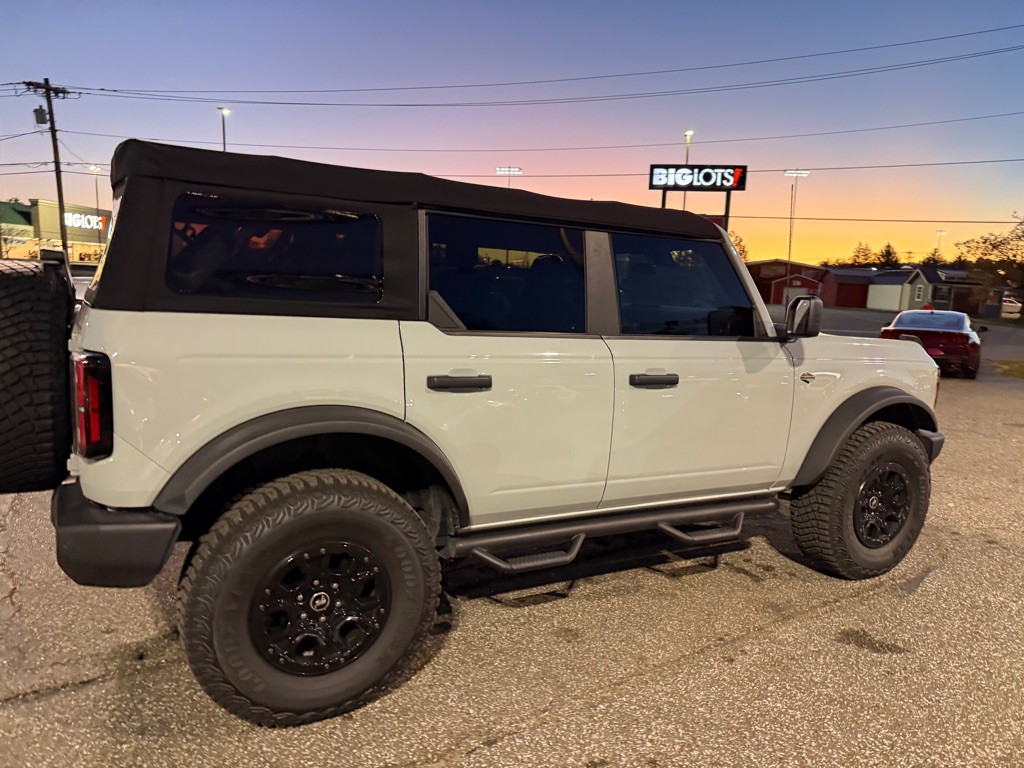 2022 Ford Bronco Image 9