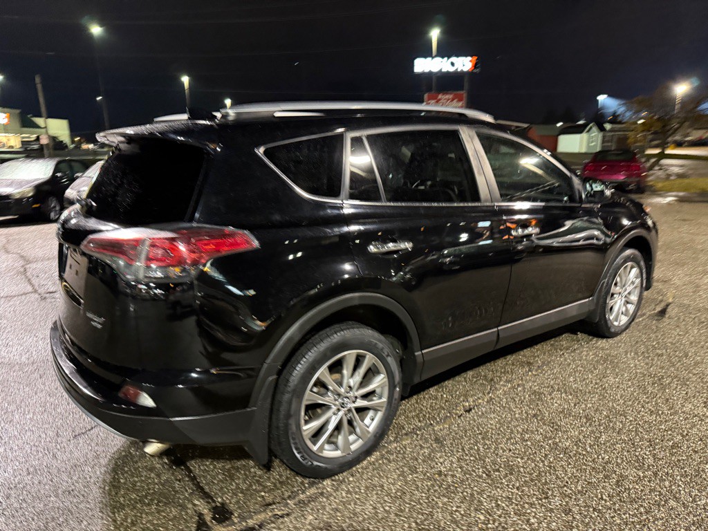 2017 Toyota Rav4 Image 9