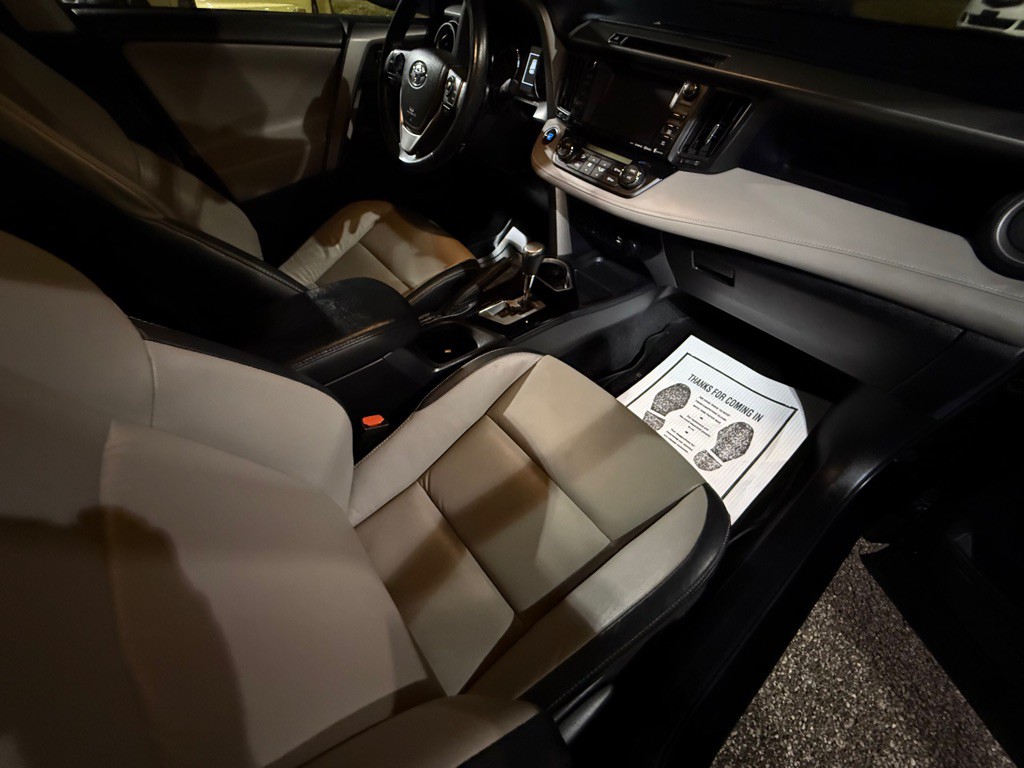 2017 Toyota Rav4 Image 16