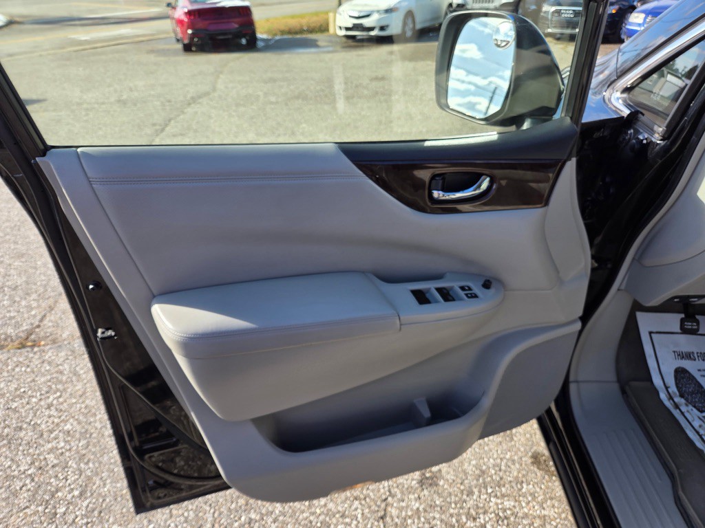 2015 Nissan Quest Image 10