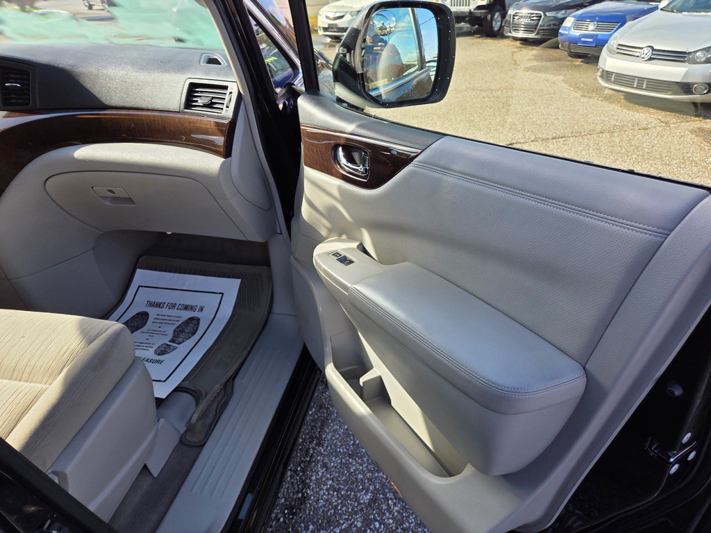 2015 Nissan Quest Image 13