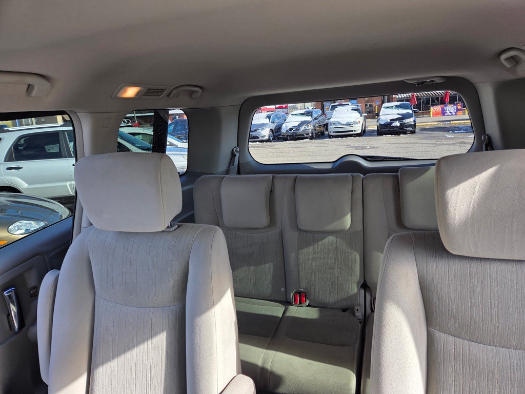 2015 Nissan Quest Image 19