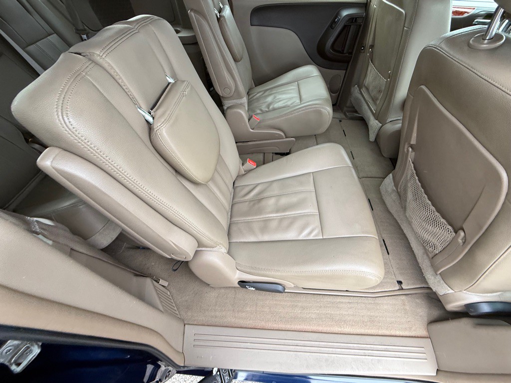 2016 Chrysler Town & Country Image 14