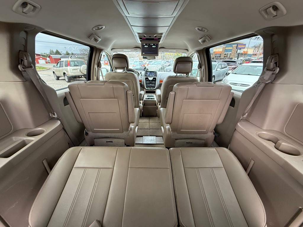 2016 Chrysler Town & Country Image 20