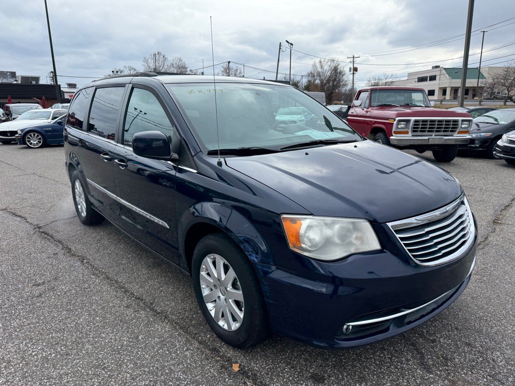 2016 Chrysler Town & Country Image 22