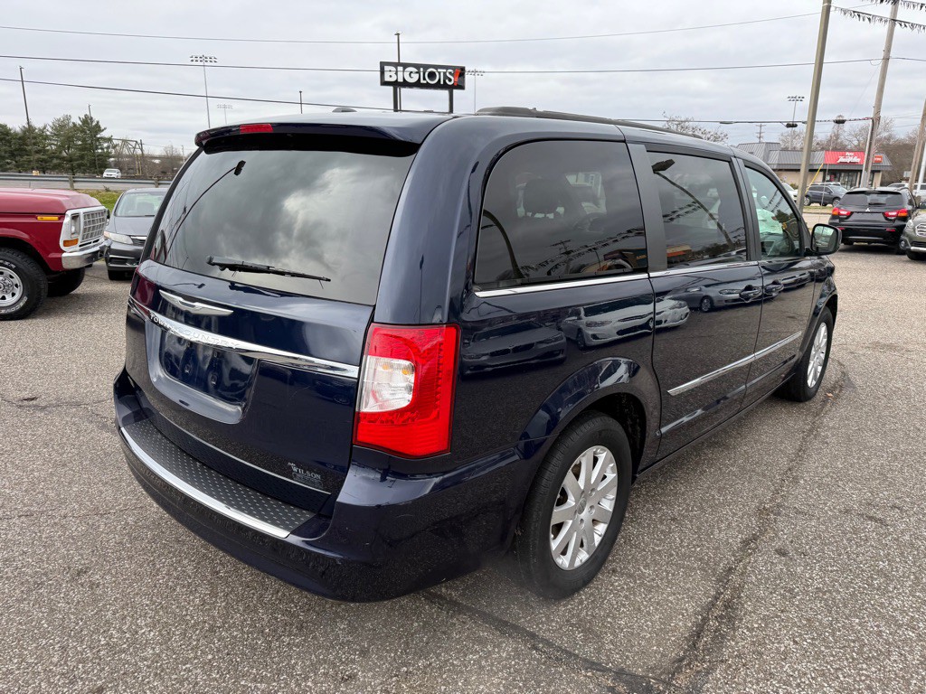 2016 Chrysler Town & Country Image 25