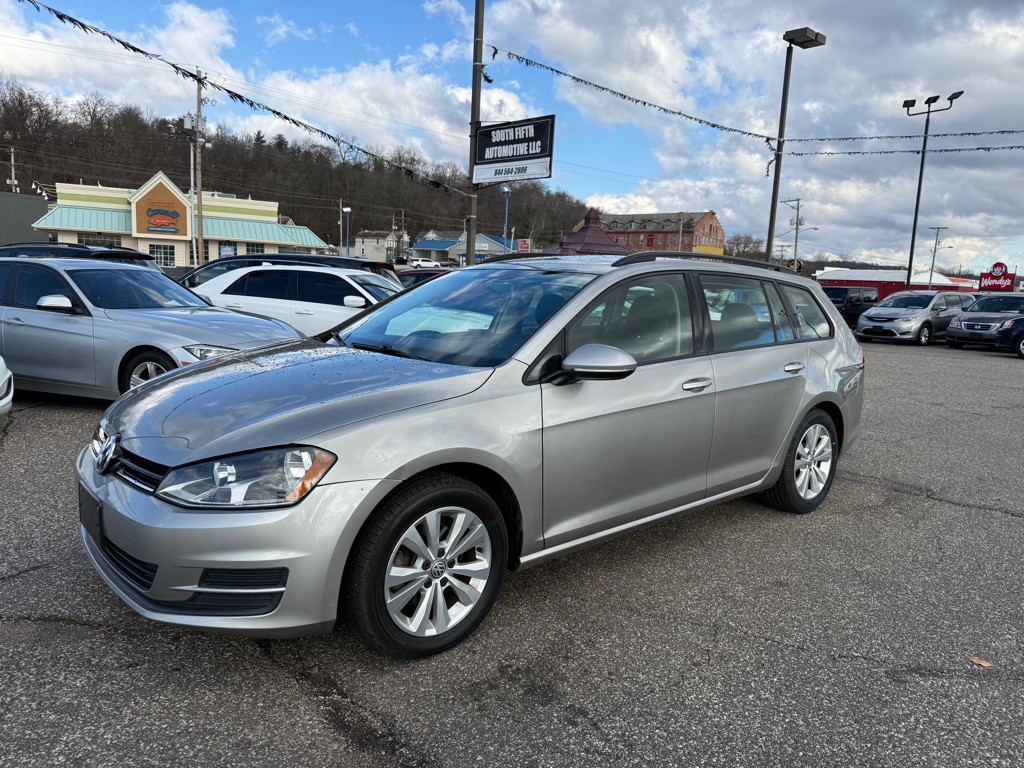 2017 Volkswagen Golf Image 2