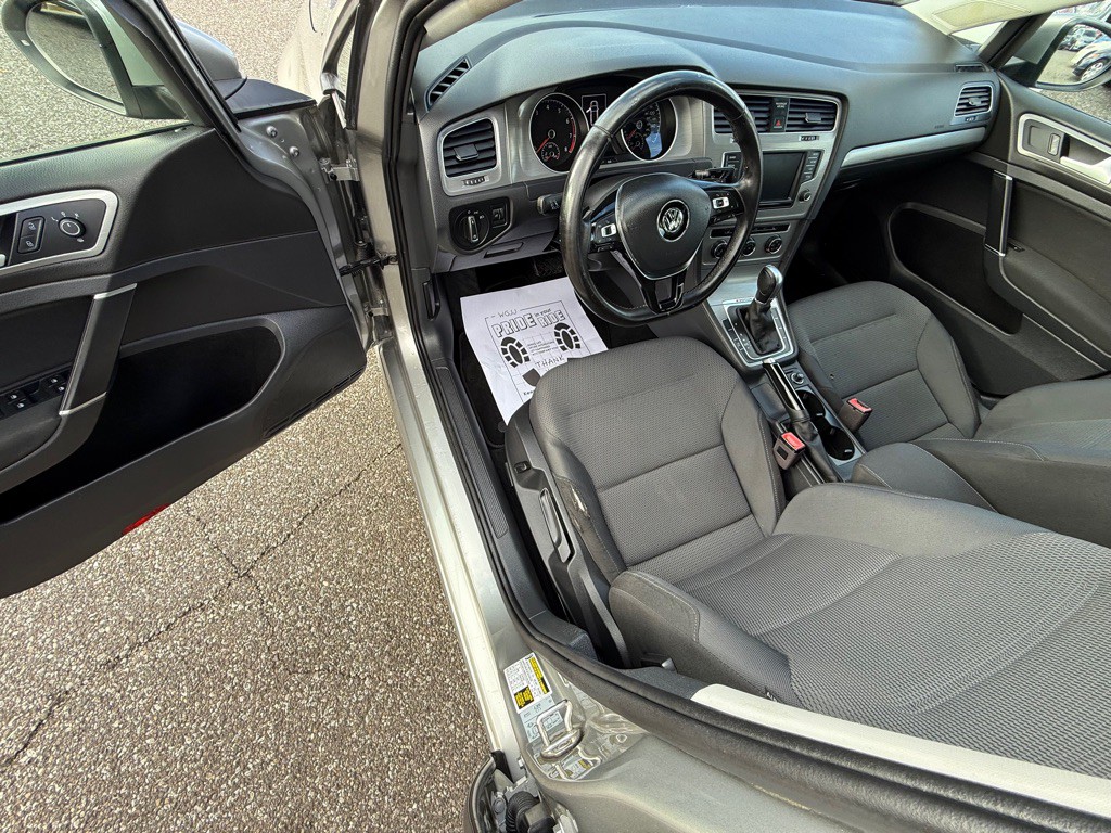 2017 Volkswagen Golf Image 10