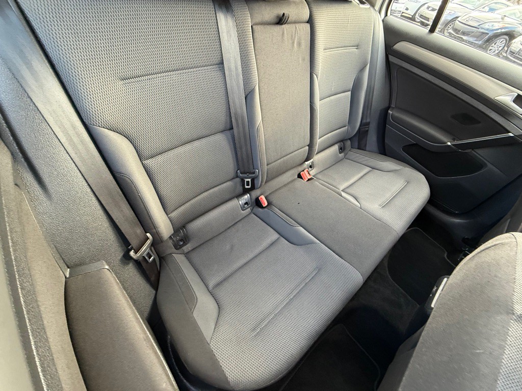 2017 Volkswagen Golf Image 16