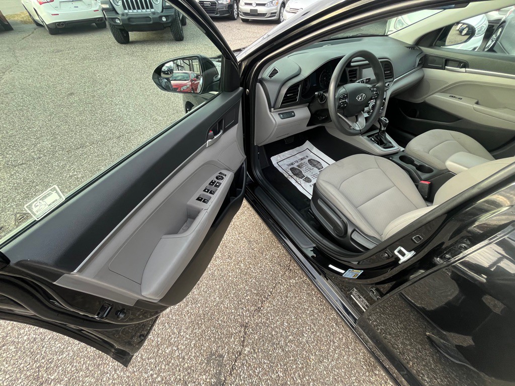2019 Hyundai Elantra Image 11