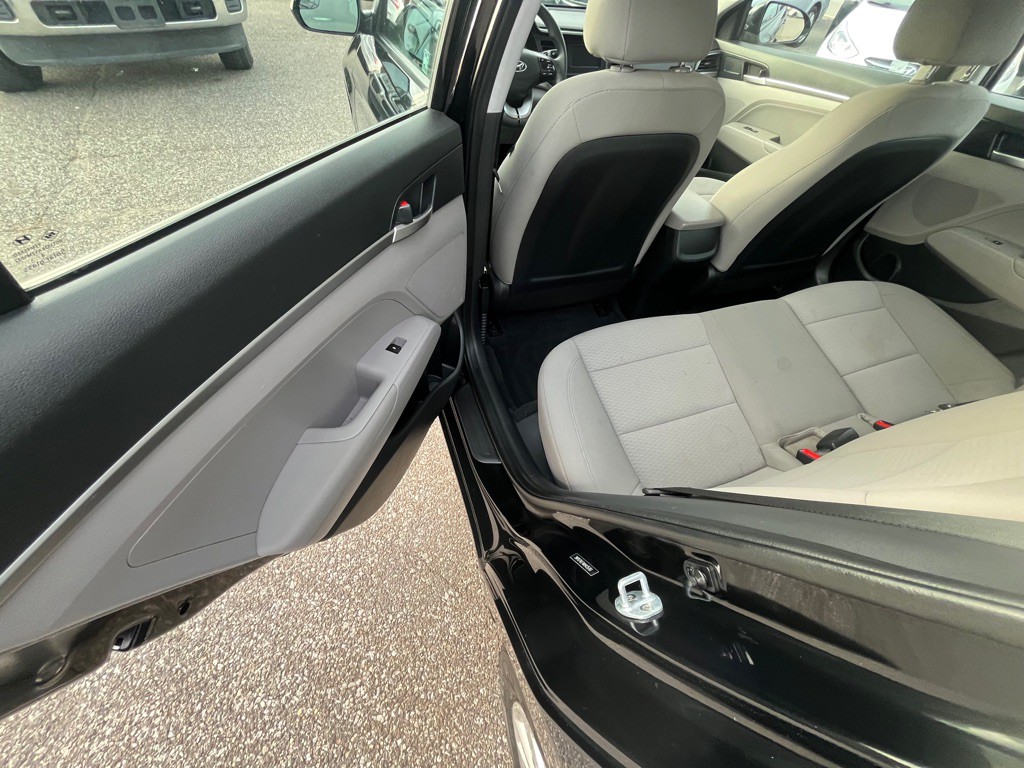 2019 Hyundai Elantra Image 13
