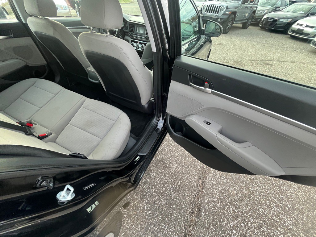 2019 Hyundai Elantra Image 15