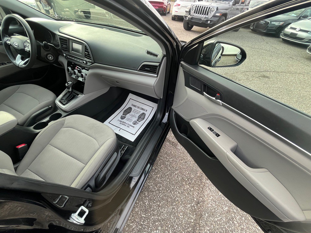 2019 Hyundai Elantra Image 17