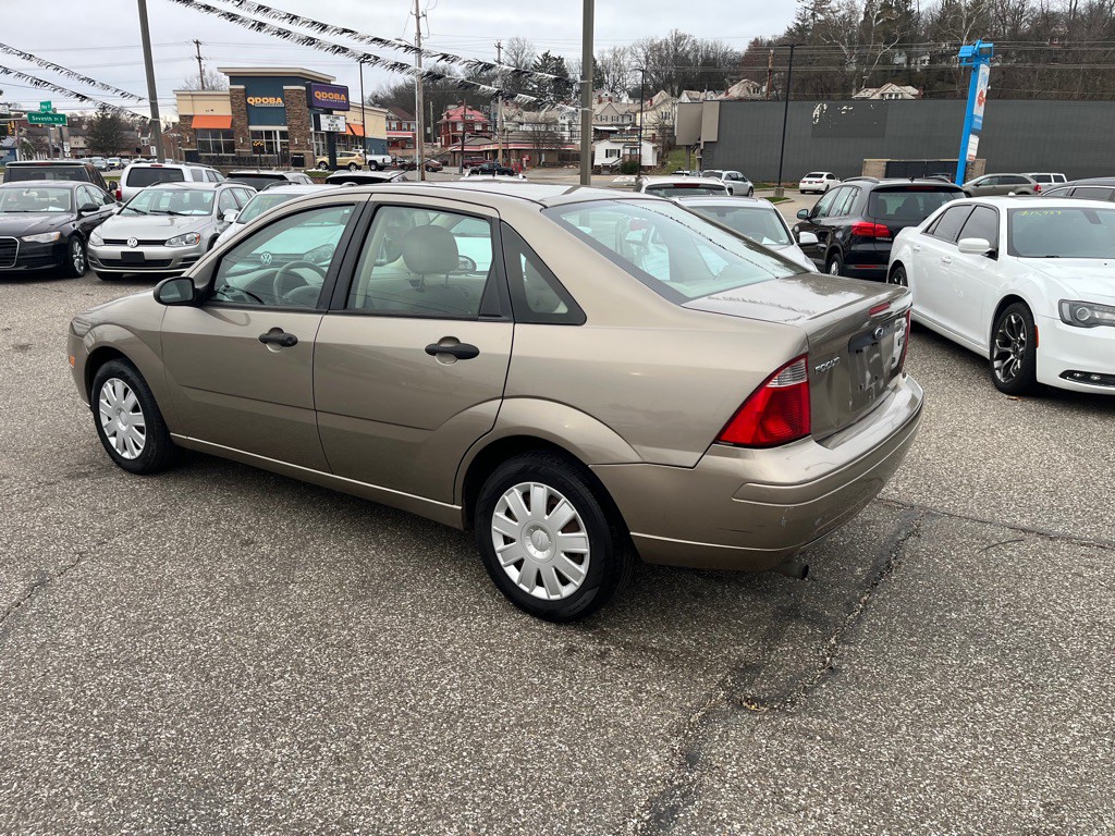 2005 Ford Focus Image 8