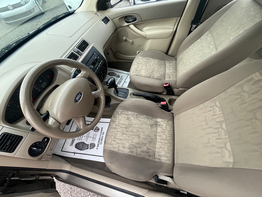 2005 Ford Focus Image 10