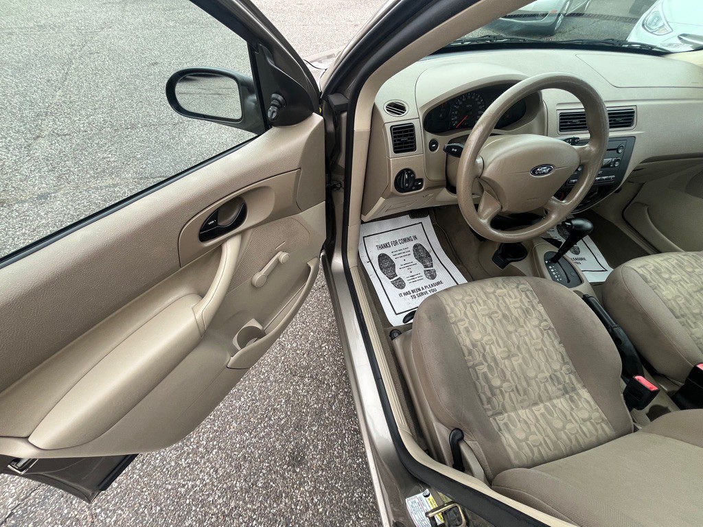 2005 Ford Focus Image 11