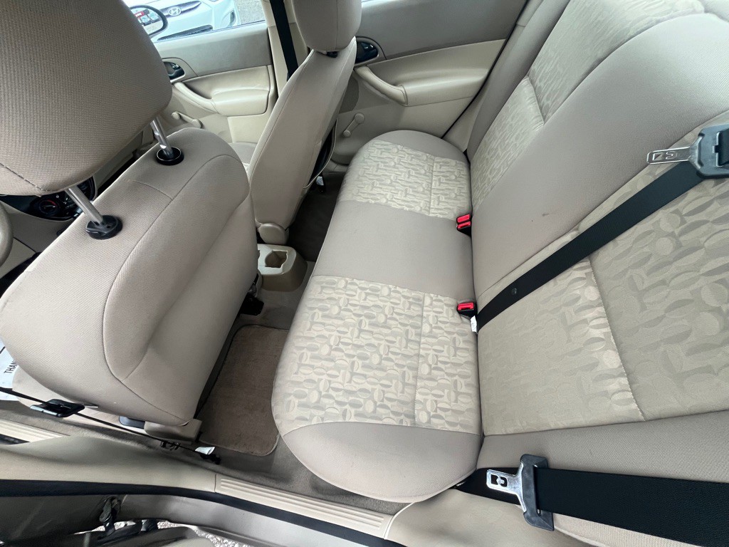 2005 Ford Focus Image 12