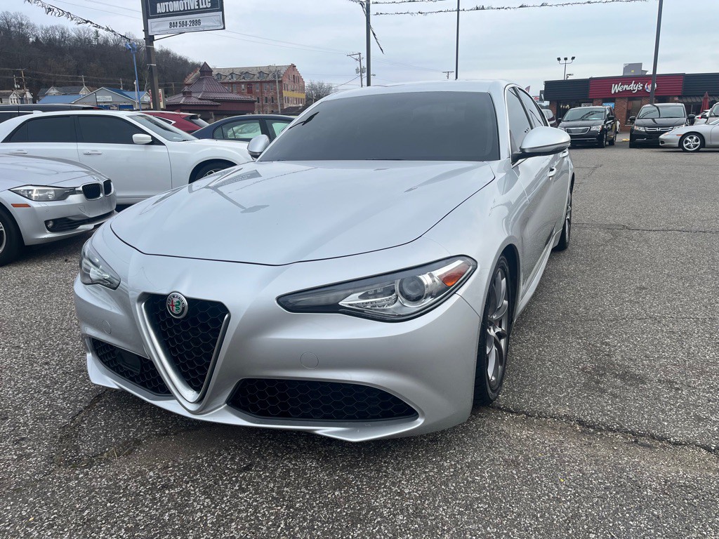 2017 Alfa Romeo Giulia Image 2