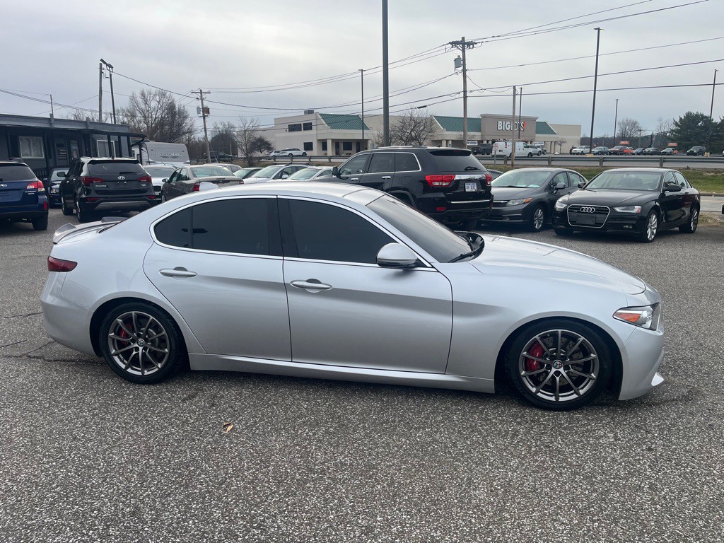 2017 Alfa Romeo Giulia Image 4