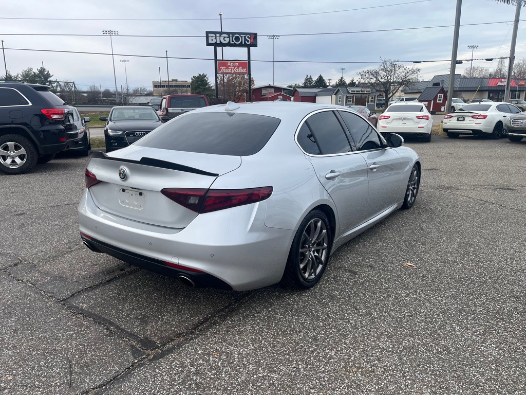 2017 Alfa Romeo Giulia Image 5