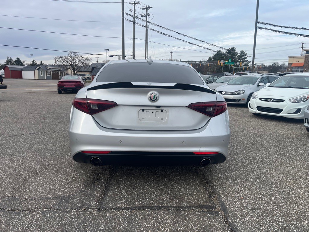 2017 Alfa Romeo Giulia Image 6