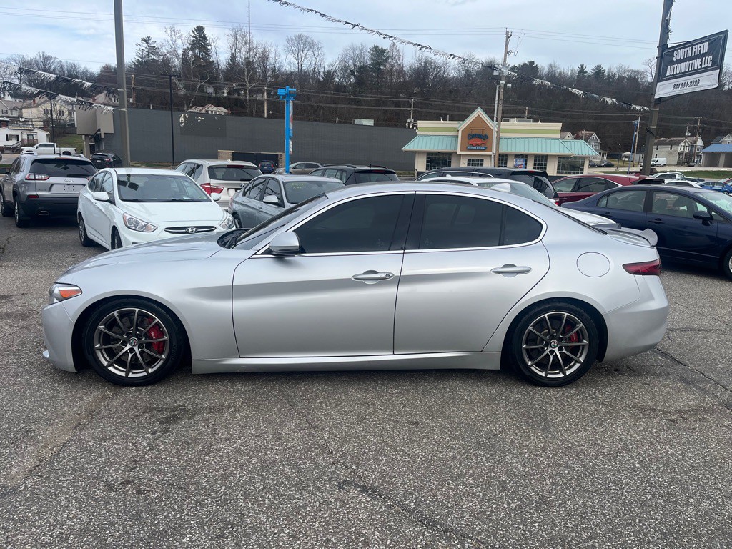2017 Alfa Romeo Giulia Image 8