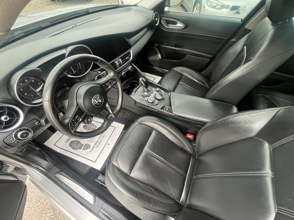 2017 Alfa Romeo Giulia Image 9