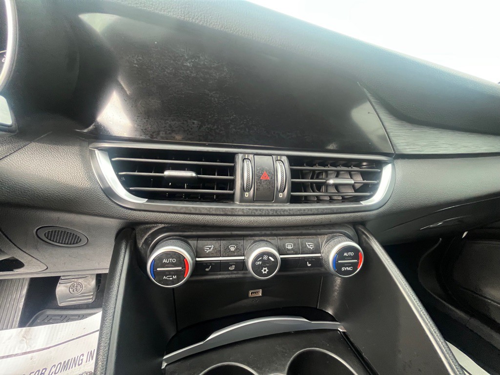 2017 Alfa Romeo Giulia Image 11