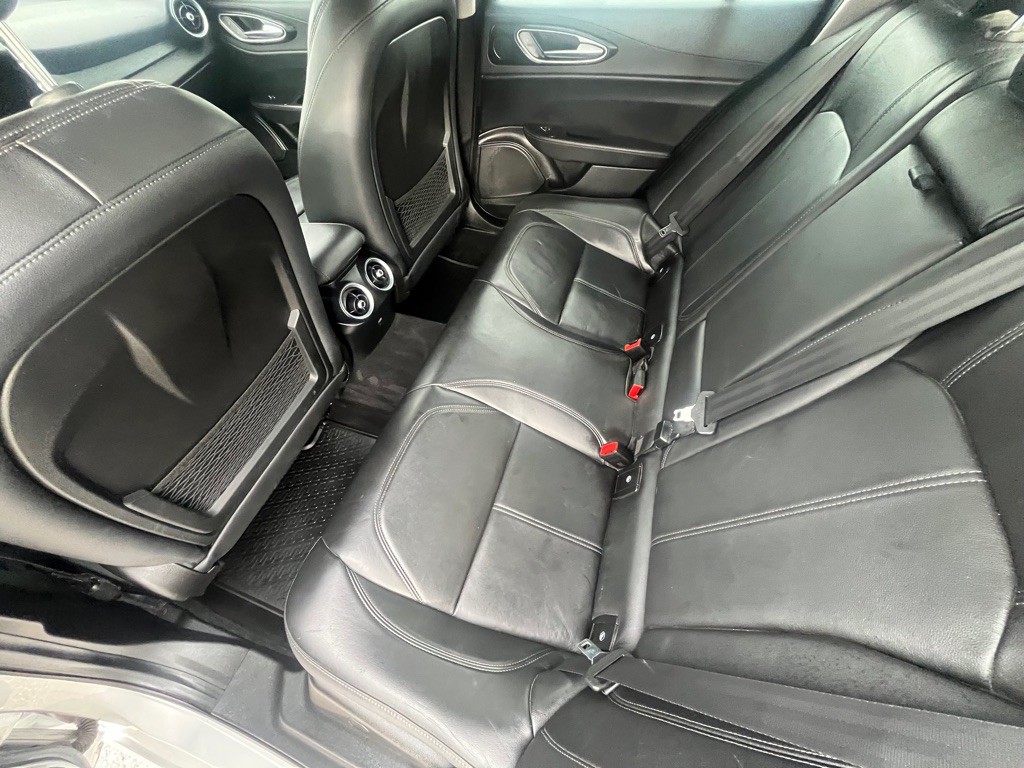 2017 Alfa Romeo Giulia Image 12