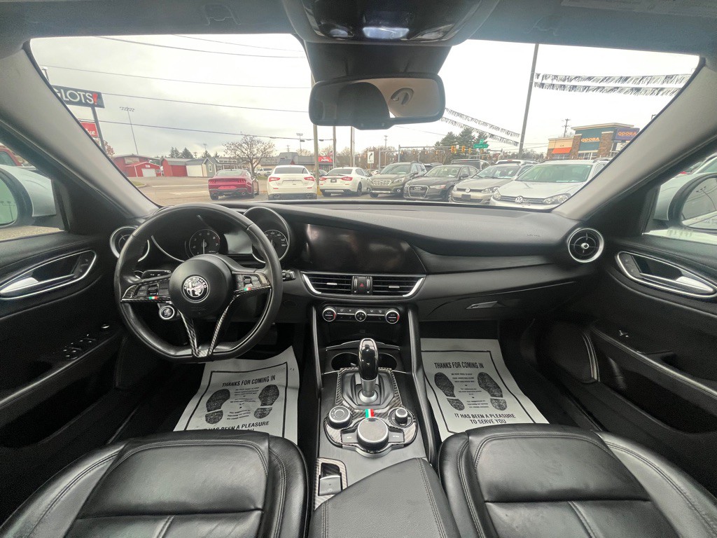 2017 Alfa Romeo Giulia Image 14