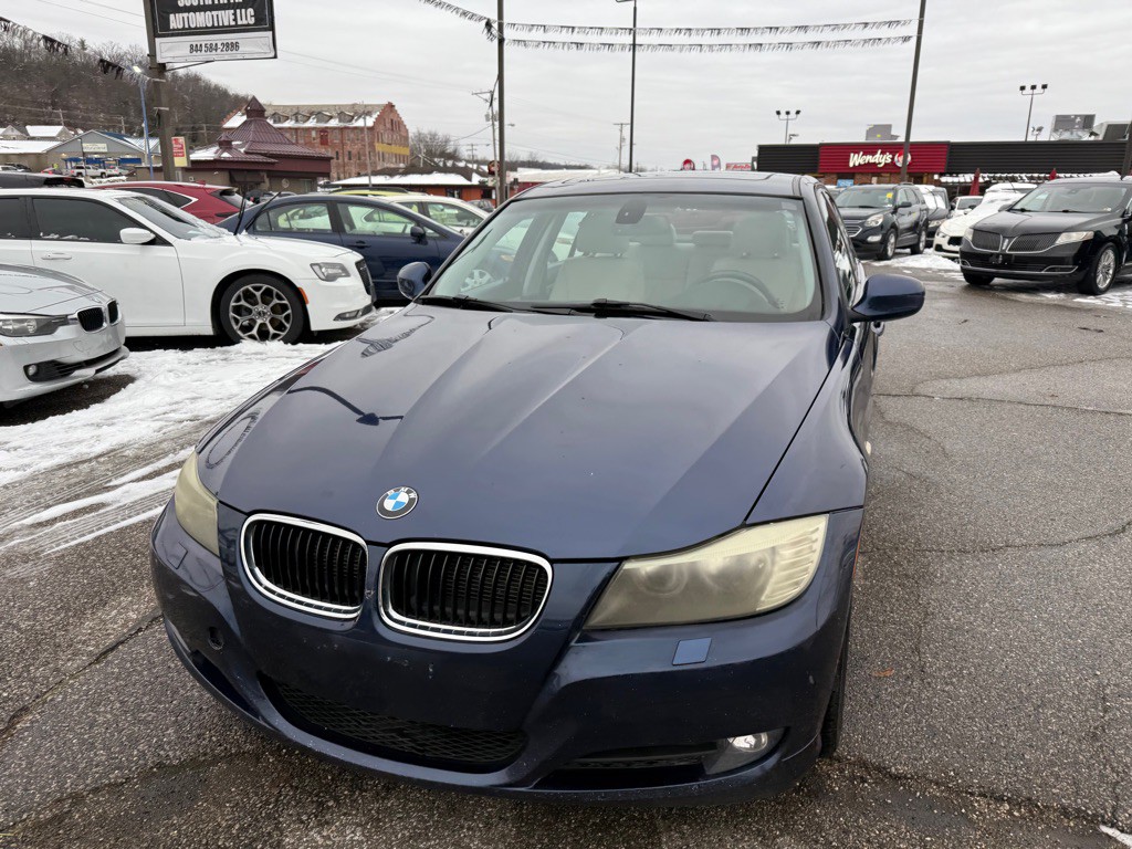 2011 BMW 3 Series Image 4