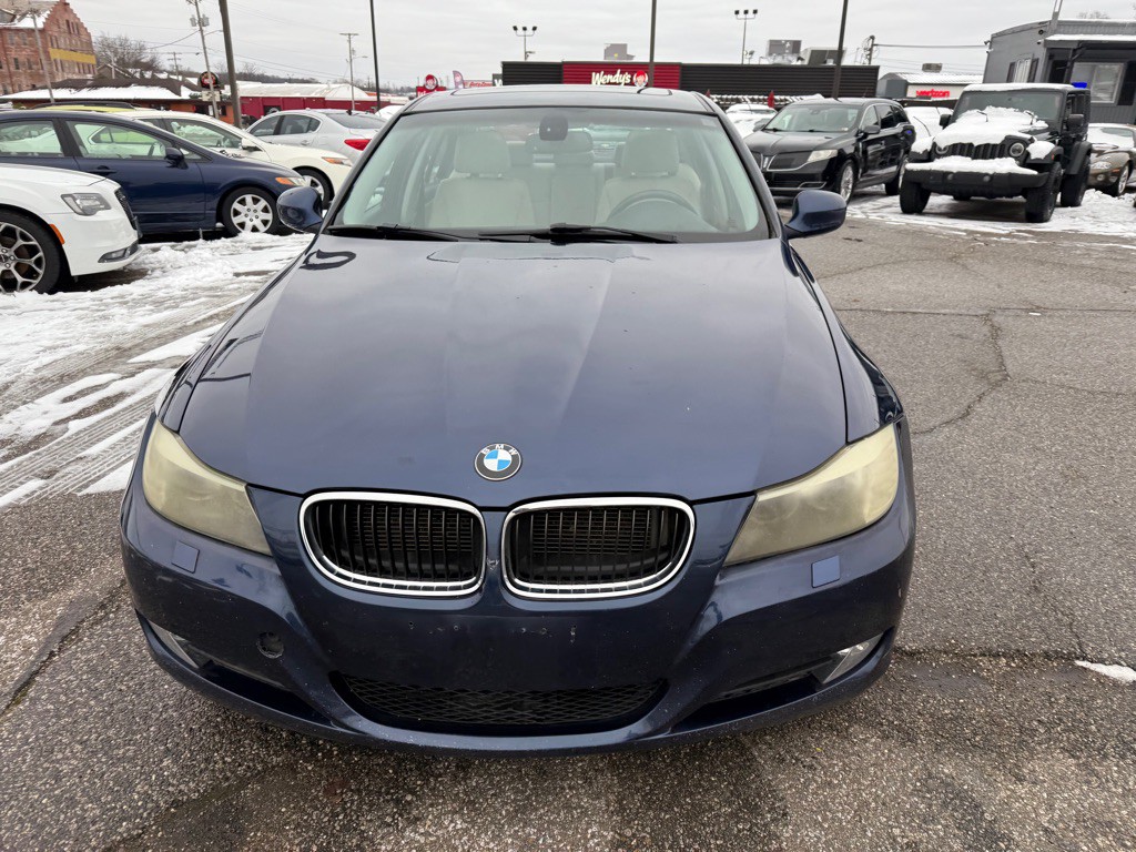 2011 BMW 3 Series Image 5