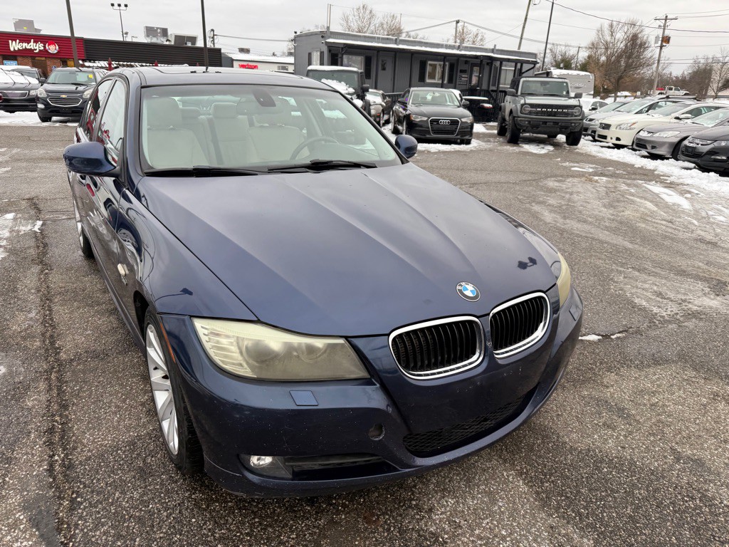 2011 BMW 3 Series Image 6