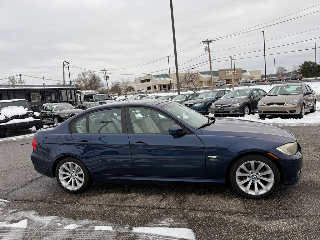 2011 BMW 3 Series Image 8