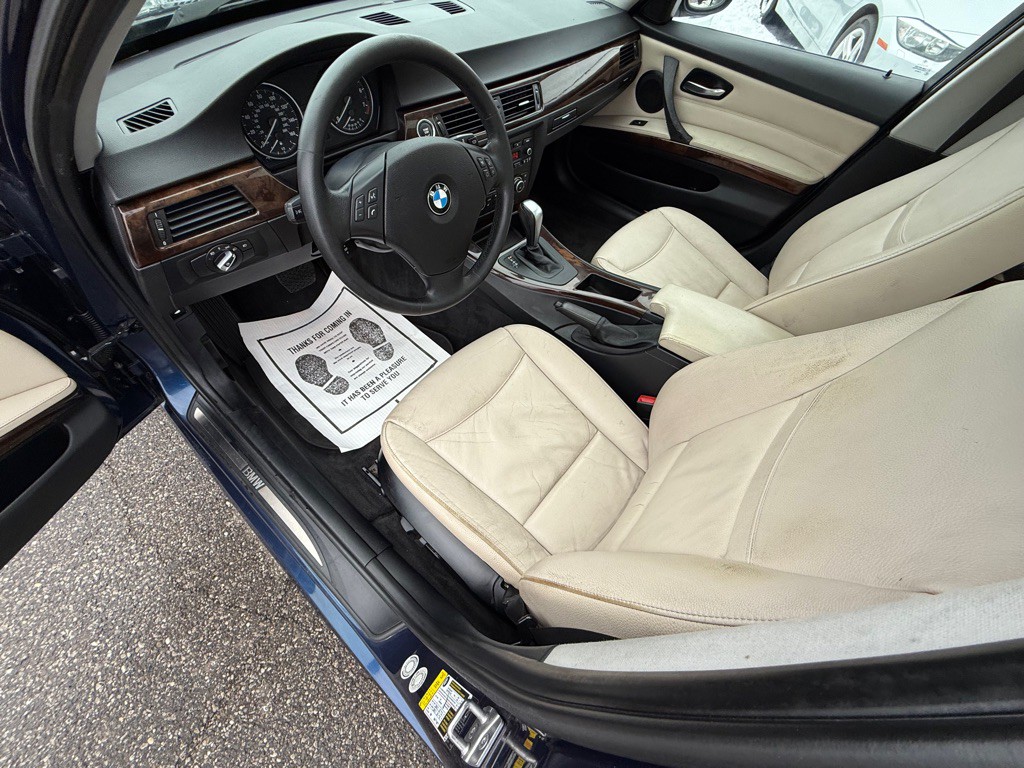 2011 BMW 3 Series Image 13