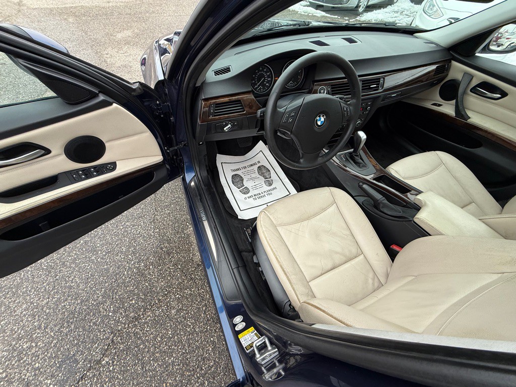 2011 BMW 3 Series Image 14