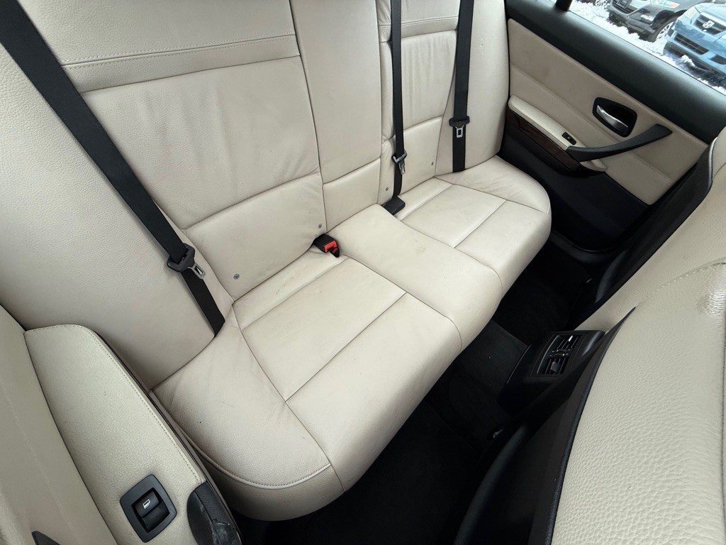 2011 BMW 3 Series Image 20