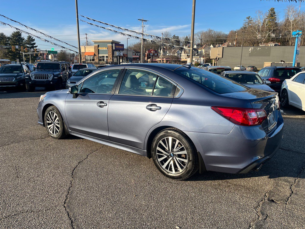 2018 Subaru Legacy Image 9