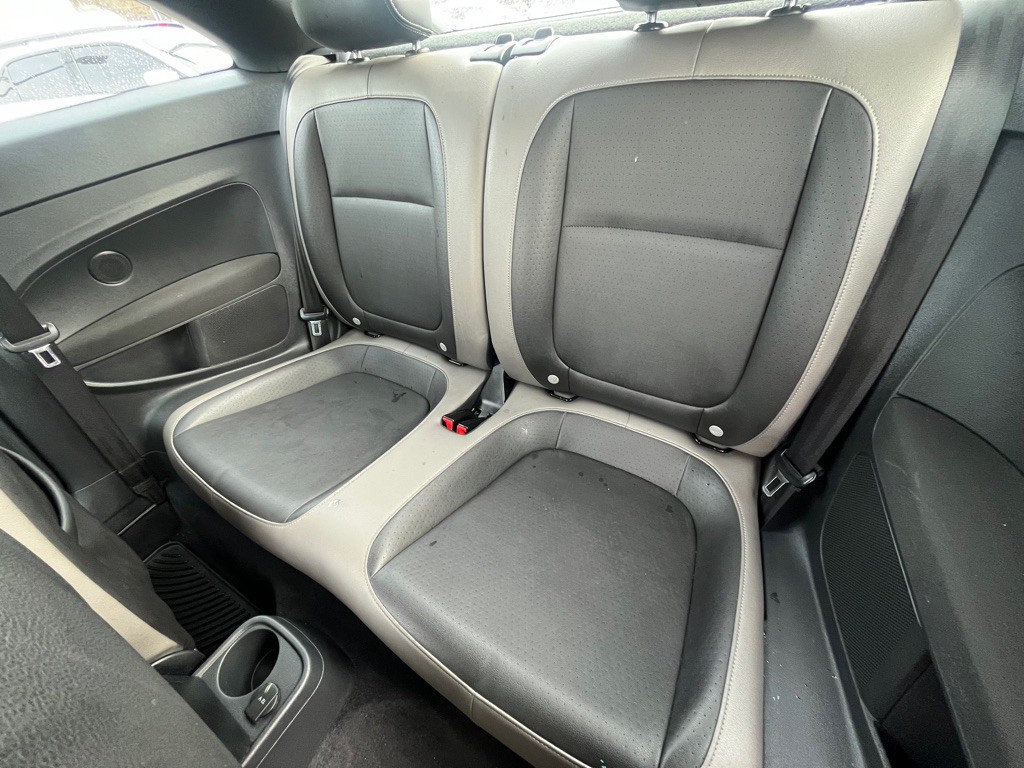 2015 Volkswagen Beetle Image 11