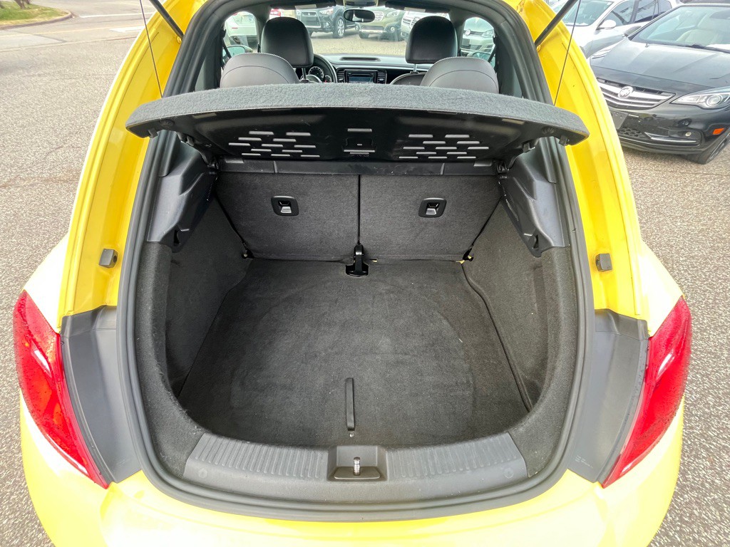 2015 Volkswagen Beetle Image 12