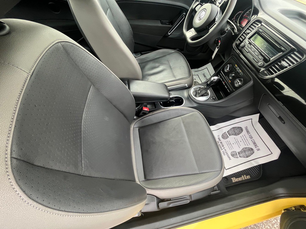 2015 Volkswagen Beetle Image 13