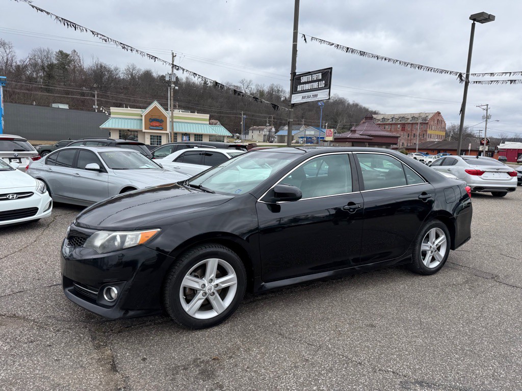 2012 Toyota Camry Image 1