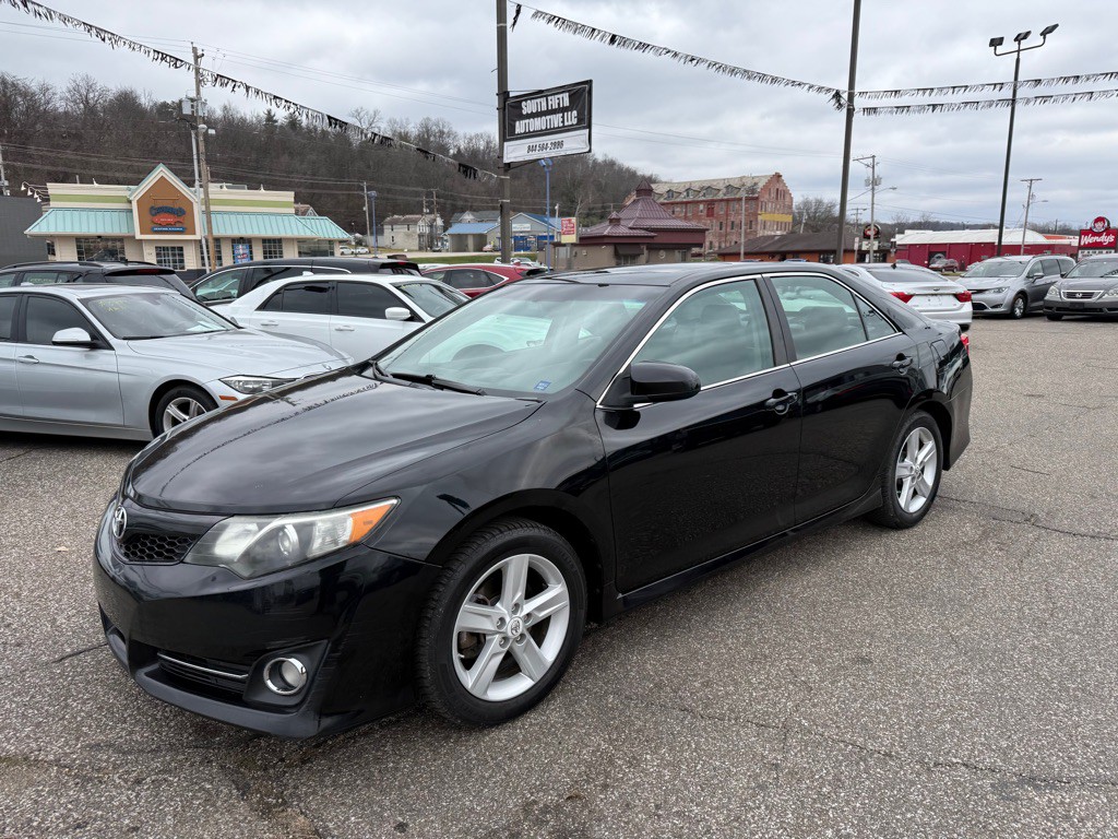 2012 Toyota Camry Image 2
