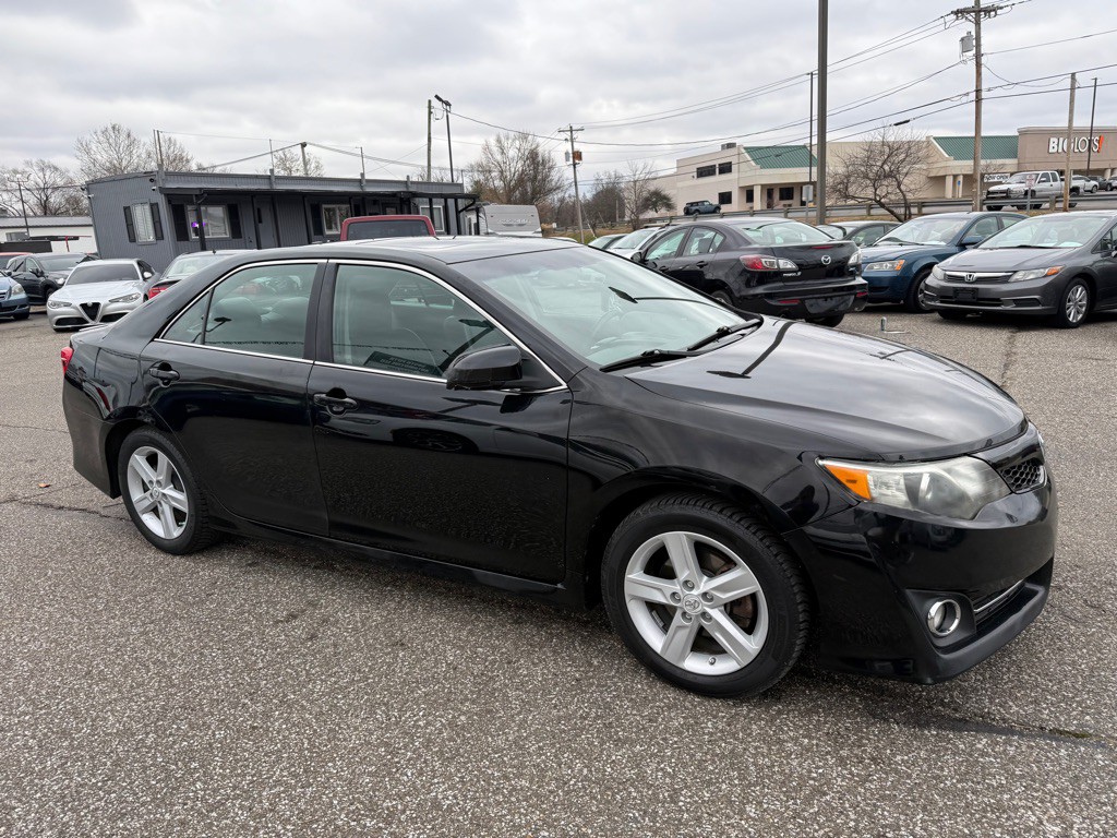 2012 Toyota Camry Image 8