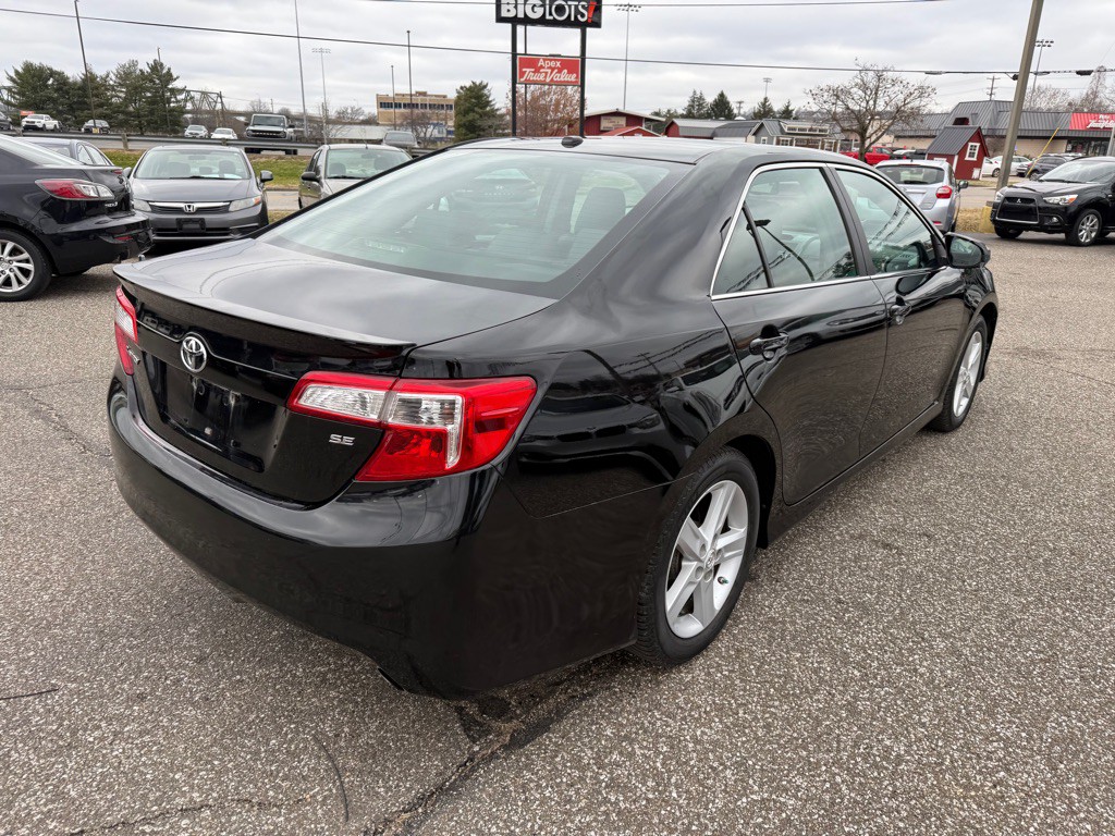 2012 Toyota Camry Image 9