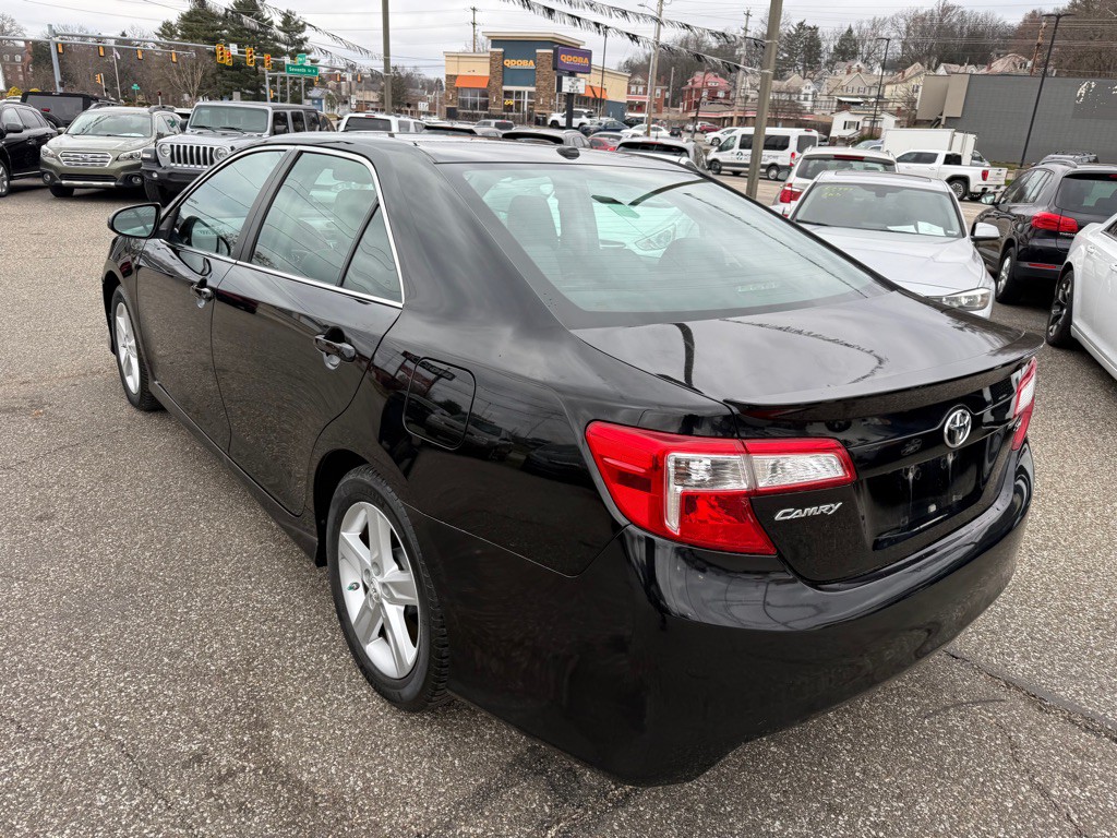 2012 Toyota Camry Image 12