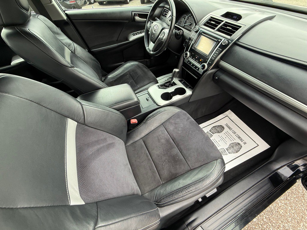 2012 Toyota Camry Image 17