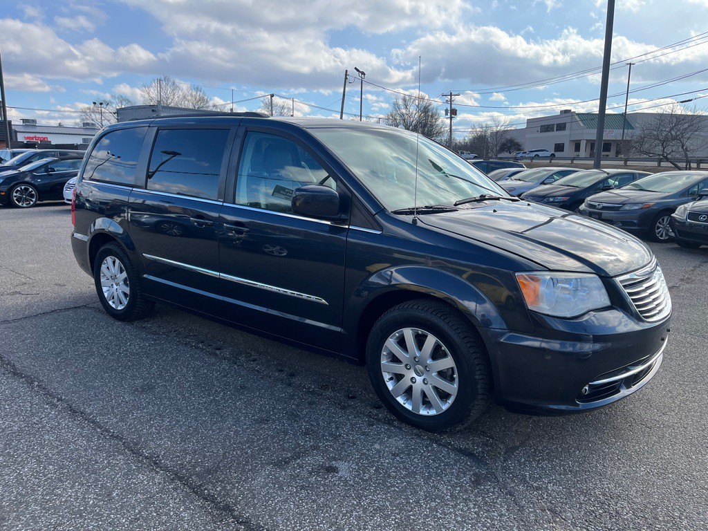 2014 Chrysler Town & Country Image 4