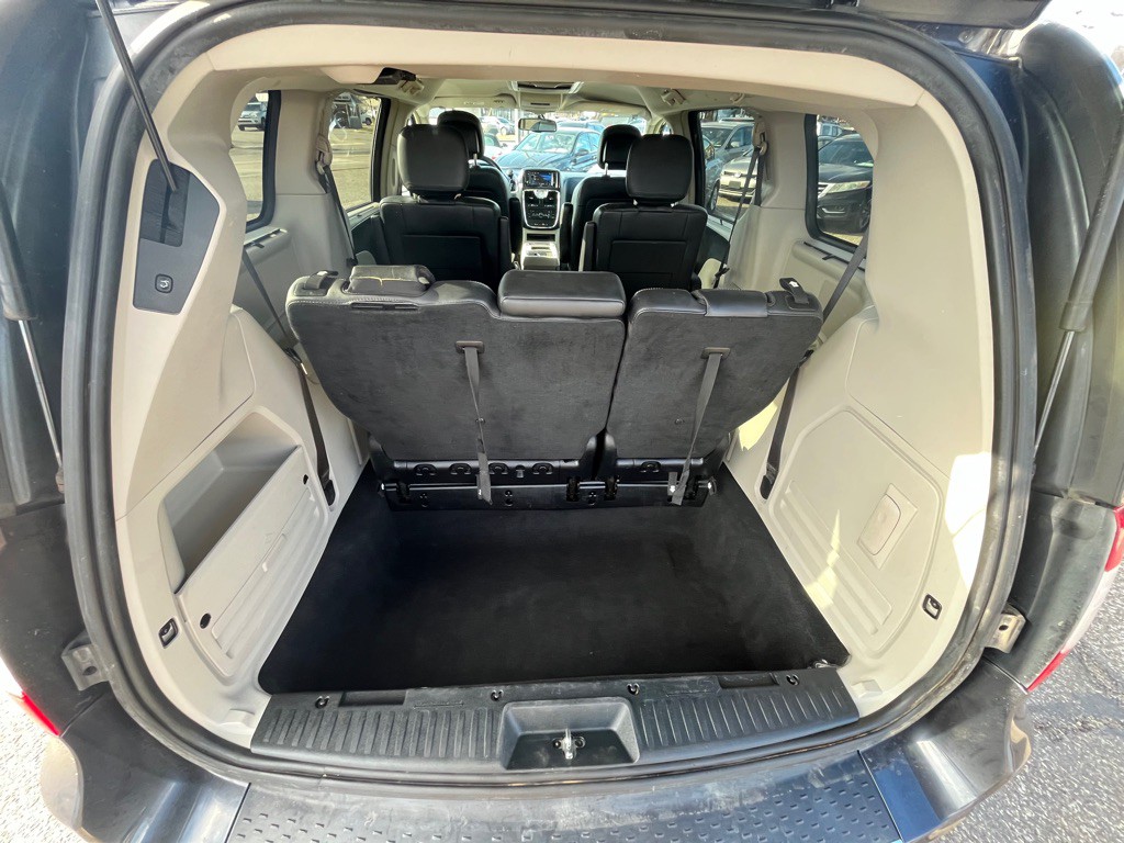 2014 Chrysler Town & Country Image 14