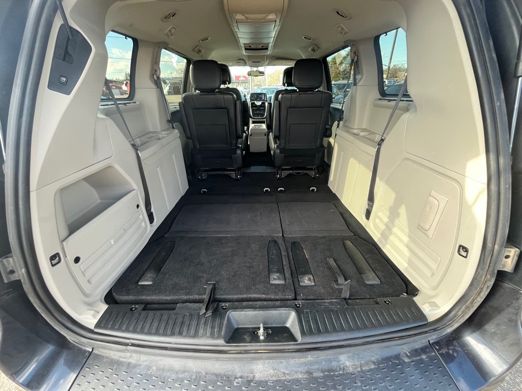 2014 Chrysler Town & Country Image 15